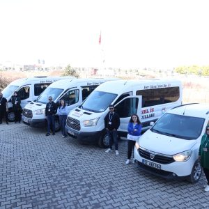 ŞOFÖRLERİMİZ VE HOSTESLERİMİZ